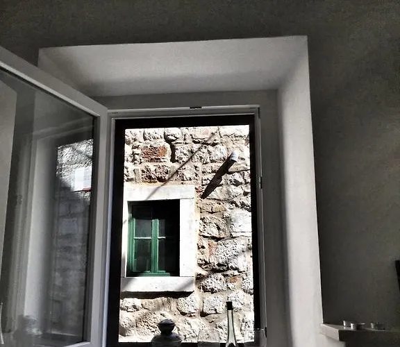 Estera * Jelsa (Hvar)